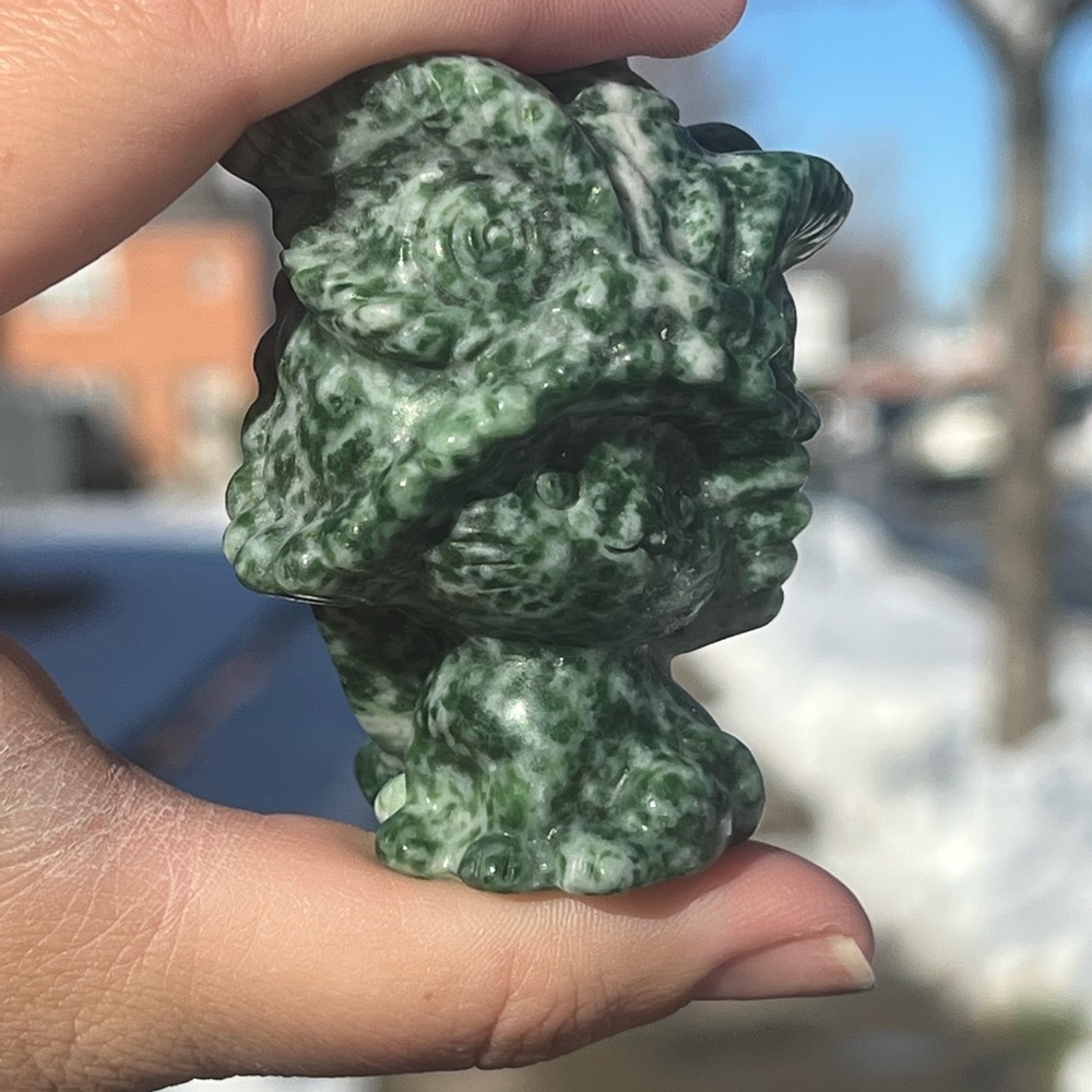 Cute!! JADE Kitty with Chinese Dragon Head Hat Crystal Carving